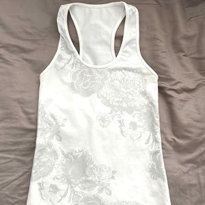 Lululemon tank floral size 4
